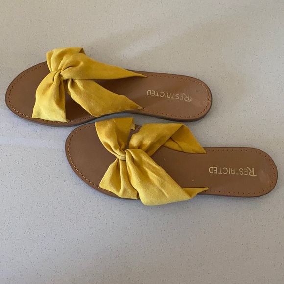 Restricted Slip on Slide/Sandal - Picture 4 of 4